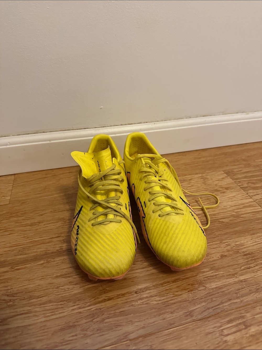 Nike Women Yellow Soccer Cleats with Black Swoosh - Picture 2 of 4